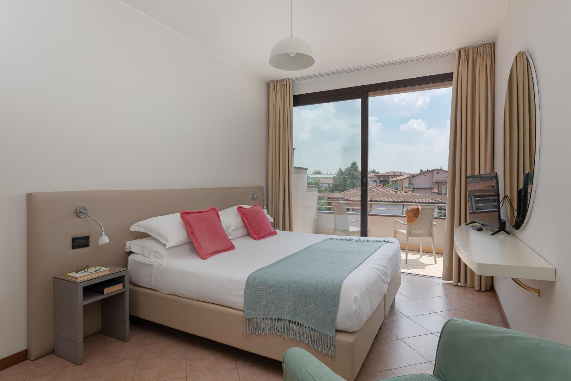 Il Sogno Apartments Дезенцано-дель-Гарда Экстерьер фото